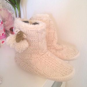 New knitting house shoes